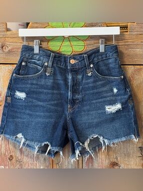 We The Free Denim Frayed Hem Distressed Women's Shorts - Dark Blue size 28